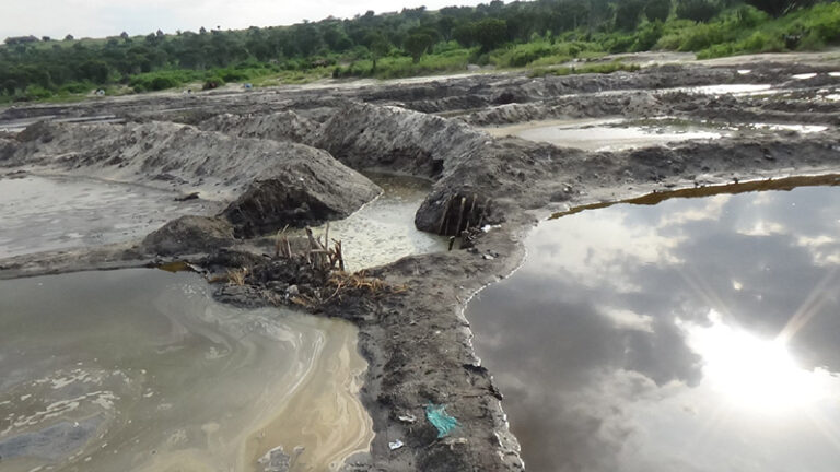 #798 : Voir les salines volcaniques du cratère de Katwe