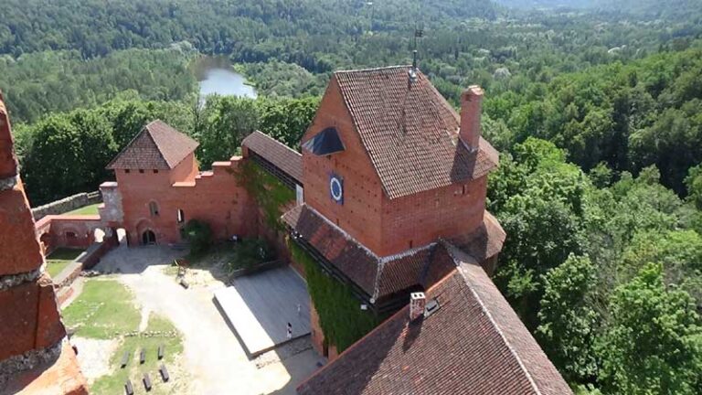 #885 : Visiter les trois châteaux-forts de Silgulda